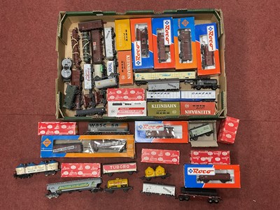Lot 323 - Approximately thirty-six HO scale European...