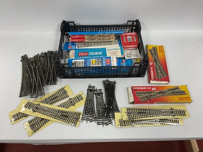 Lot 310 - Approximately thirty-two 00/HO points by Peco,...