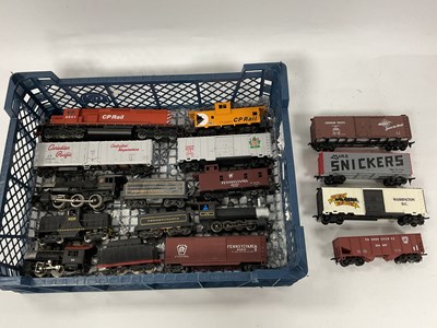 Lot 518 - Five HO scale North American locomotives: a CP...