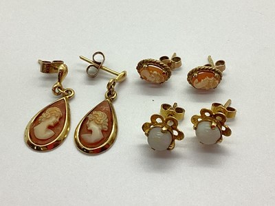 Lot 102 - A Small Collection of 9ct Gold and Other...