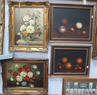 Lot 1532 - Eve Scholefield, Still life of Flowers, oil on...