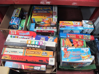 Lot 1050 - A quantity of board games, card games and...
