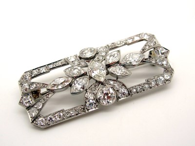 Lot 94 - A Decorative Art Deco Style Diamond Set...