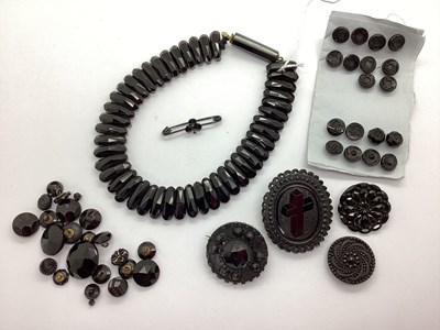 Lot 139 - A Victorian French Jet Style Choker /...