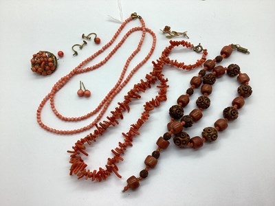 Lot 142 - Vintage Twig Coral Necklace, dainty coral bead...