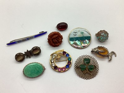 Lot 116 - A Collection of Vintage and Later Brooches,...