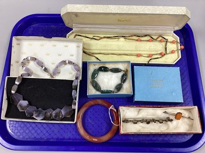 Lot 203 - A Polished Hardstone Graduated Necklace,...