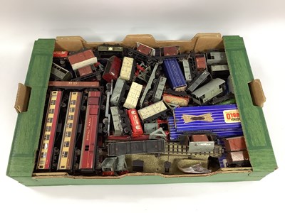 Lot 389 - Approximately fifty items of Hornby-Dublo...