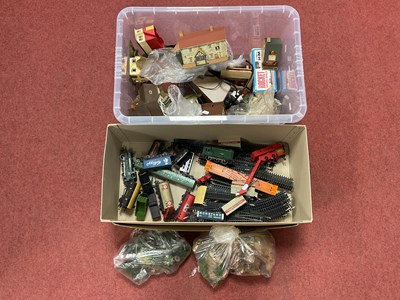Lot 441 - A quantity of OO scale model railway and...