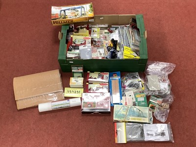 Lot 431 - A large quantity of 00/HO scenic items,...