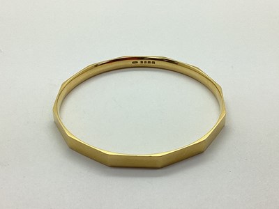 Lot 70 - An 18ct Gold Upper Arm Bangle, of geometric...