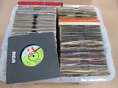 Lot 671 - A Quantity of Approximately Two Hundred 7”...