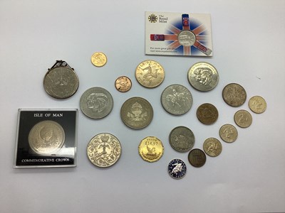 Lot 252 - 1982 QEII Gold Half Sovereign, together with a...