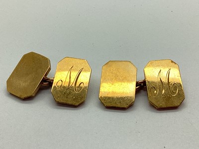 Lot 225 - A Pair of 9ct Gold Cufflinks, the rectangular...