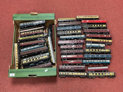 Lot 434 - Approximately Forty OO gauge coaches and...