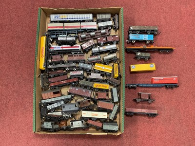 Lot 416 - Approximately Fifty Five OO gauge wagons,...