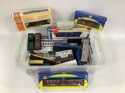 Lot 357 - A Boxed Con-Cor HO scale EMD MP-15 Diesel...
