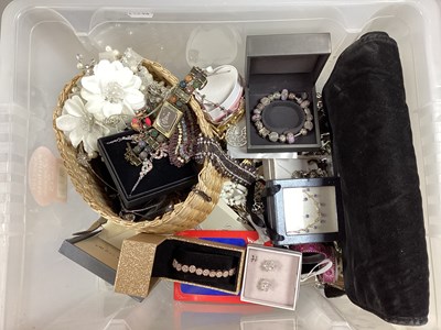 Lot 1096 - A Quantity of Modern Costume Jewellery,...