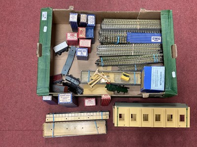 Lot 324 - A Quantity Of Hornby Dublo Three Rail And Two...