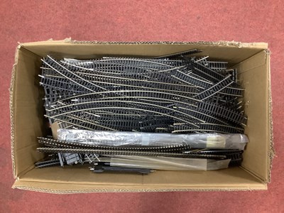 Lot 365 - A good Quantity of Loose 4mm Sectional Track,...