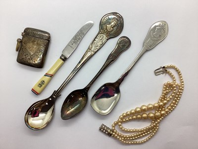 Lot 247 - A Hallmarked Silver Vesta Case, allover leaf...