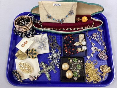 Lot 213 - Vintage and Later Costume Jewellery, including...