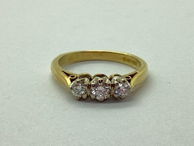 Lot 27 - An 18ct Gold Three Stone Diamond Ring, the...