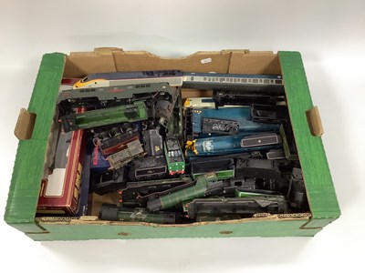 Lot 343 - Approximately thirty 00 gauge locomotive...