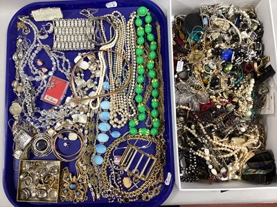 Lot 162 - A Quantity of Modern Costume Jewellery, to...