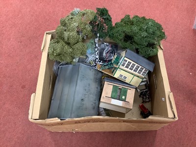 Lot 363 - A collection of 0 gauge scenic items and...