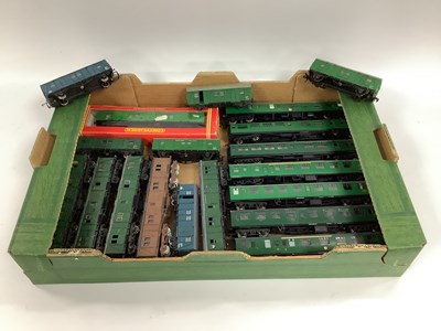 Lot 336 - A collection of 00 gauge Southern Region...