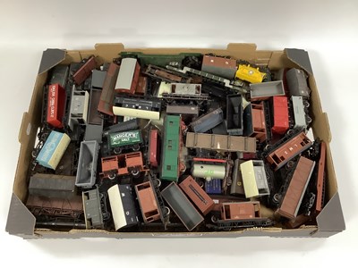 Lot 341 - Approximately seventy-five 00 gauge wagons and...