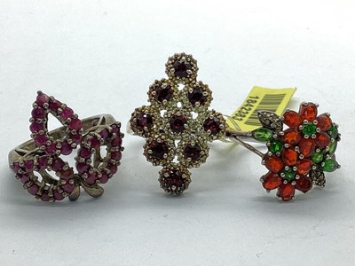 Lot 92 - A Decorative Floral Cluster Ring, allover claw...