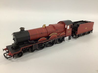 Lot 784 - An unboxed Hornby 00 gauge "Hogwarts Castle"...