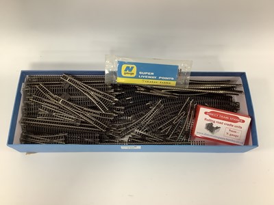 Lot 790 - Approximately fifteen N gauge points by Peco...