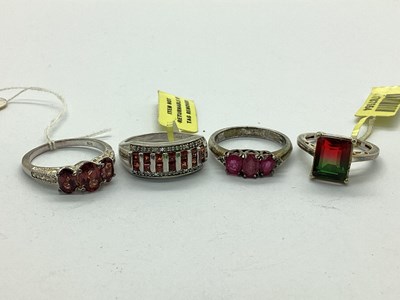 Lot 96 - An Oval Three Stone Ring, of graduated design,...