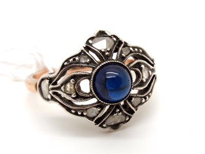 Lot 115 - An Antique Dress Ring, cabochon set to the...