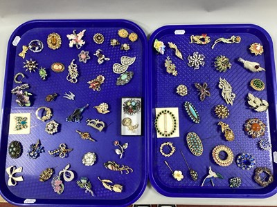 Lot 207 - A Collection of Assorted Brooches and Other...