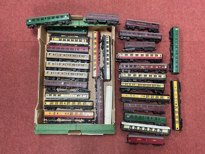 Lot 393 - Approximately thirty 00 gauge coaches, by...