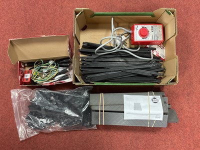 Lot 607 - A box of LGB G gauge accessories, including...