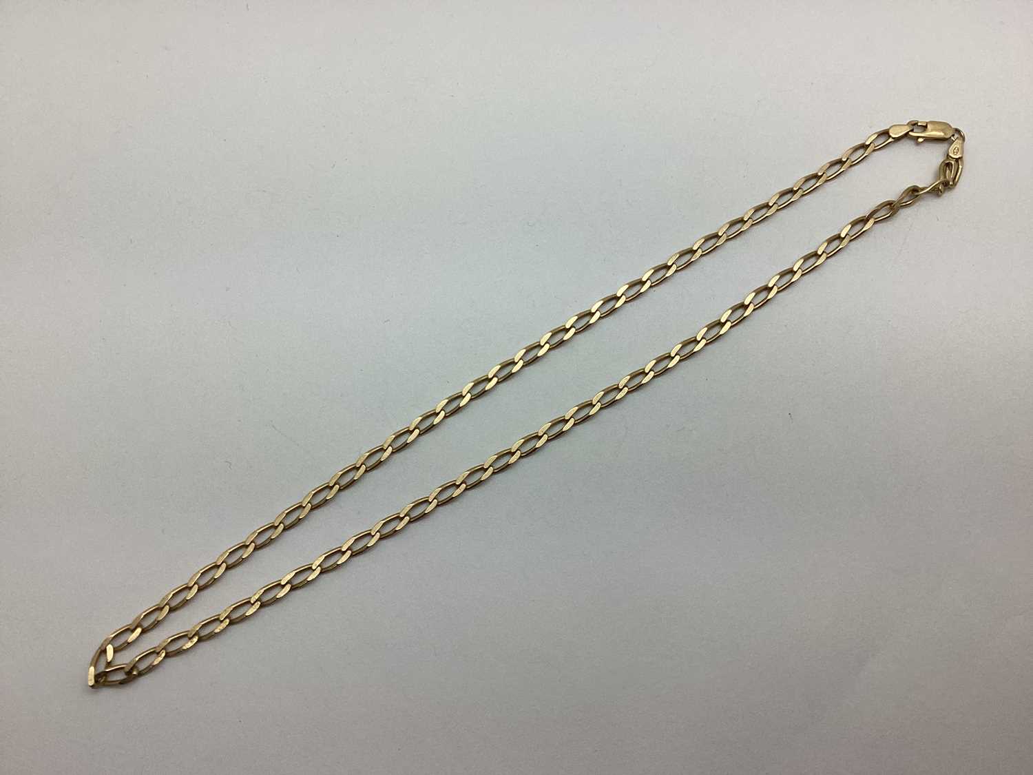 Lot 242 - A 9ct Gold Flat Link Curb Chain, 46cm long (12....