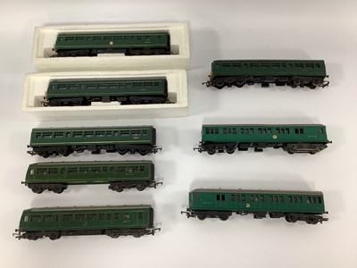 Lot 729 - A collection of Triang 00 gauge multiple units:...