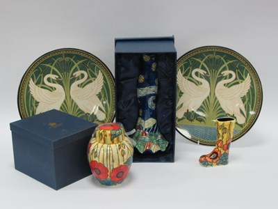 Lot 1205 - Old Tupton Pottery Poppy Ginger Jar, 15cm high...