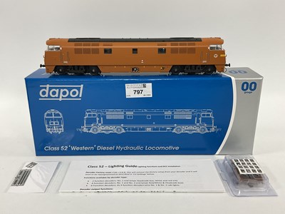 Lot 797 - A boxed Dapol 00 gauge Class 52...