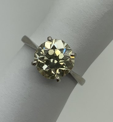 Lot 201 - A Large 18ct Gold Single Stone Diamond Ring,...