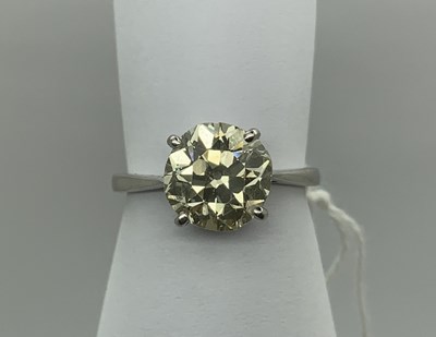 Lot 201 - A Large 18ct Gold Single Stone Diamond Ring,...