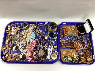 Lot 220 - A Collection of Modern Costume Jewellery, to...