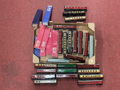 Lot 342 - Twenty Four Hornby Dublo 'OO' Gauge Coaches,...