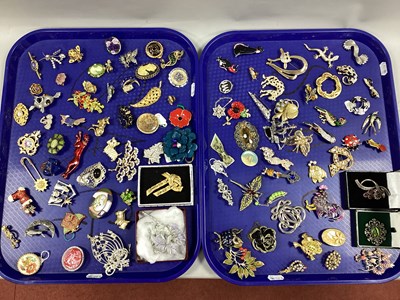 Lot 249 - An Assortment of Costume Brooches, to include...