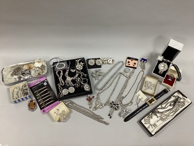 Lot 94 - A Collection of Diamanté Costume Jewellery, to...